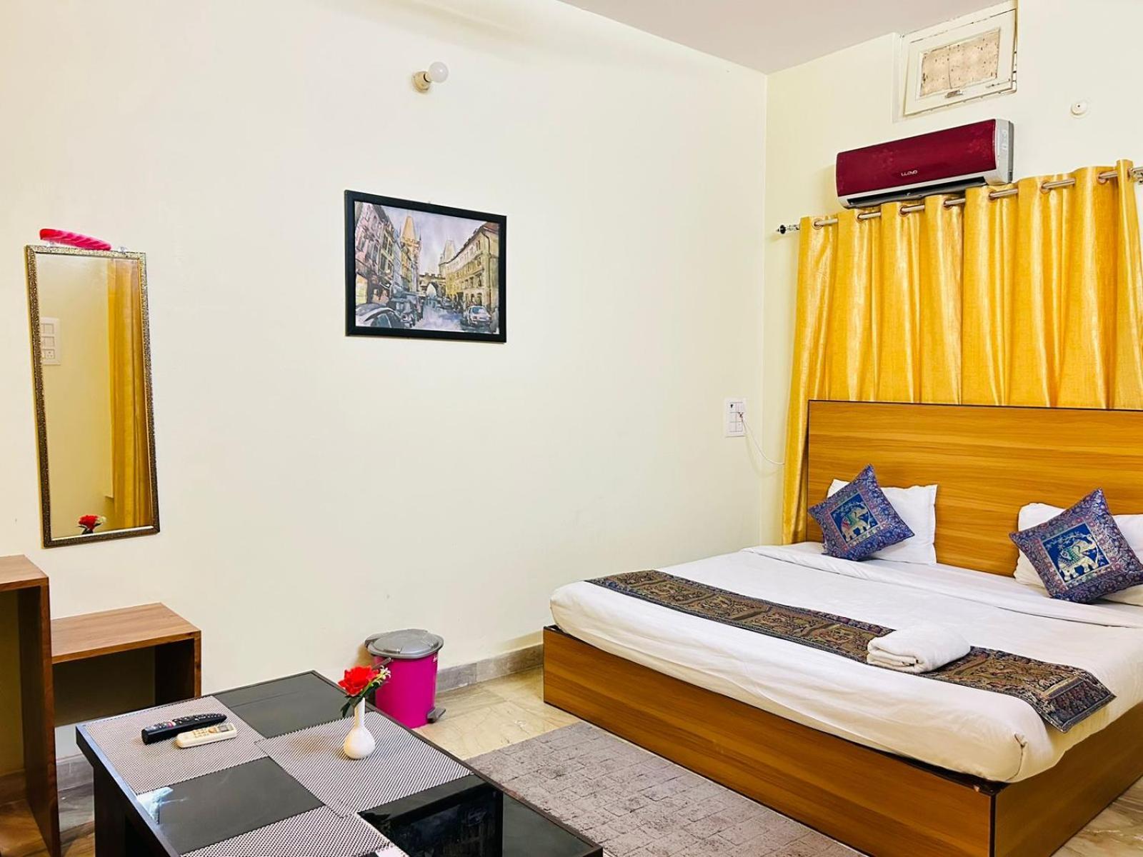 Bed & Breakfast Shankar Vilaas -a Boutique Forigners Choice Near Ghats And Temples