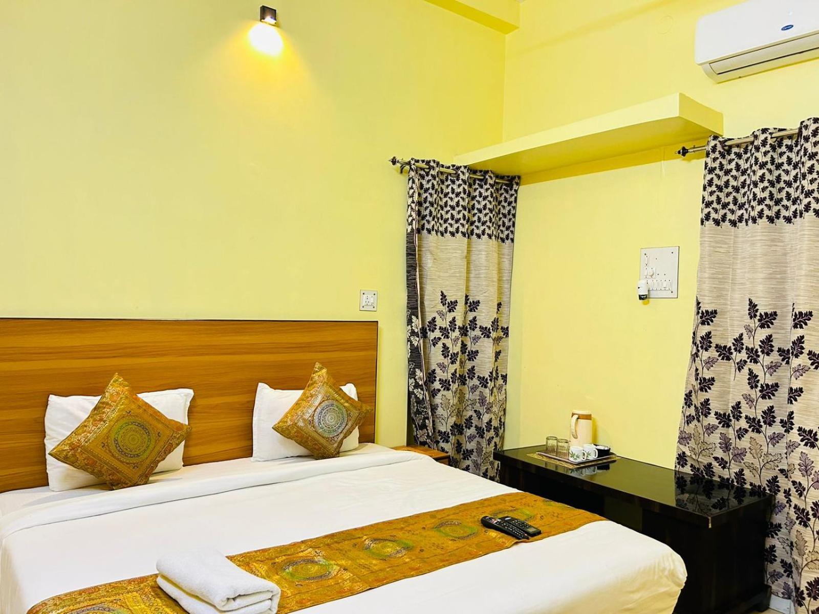 Shankar Vilaas -a Boutique Forigners Choice Near Ghats And Temples Bed & Breakfast