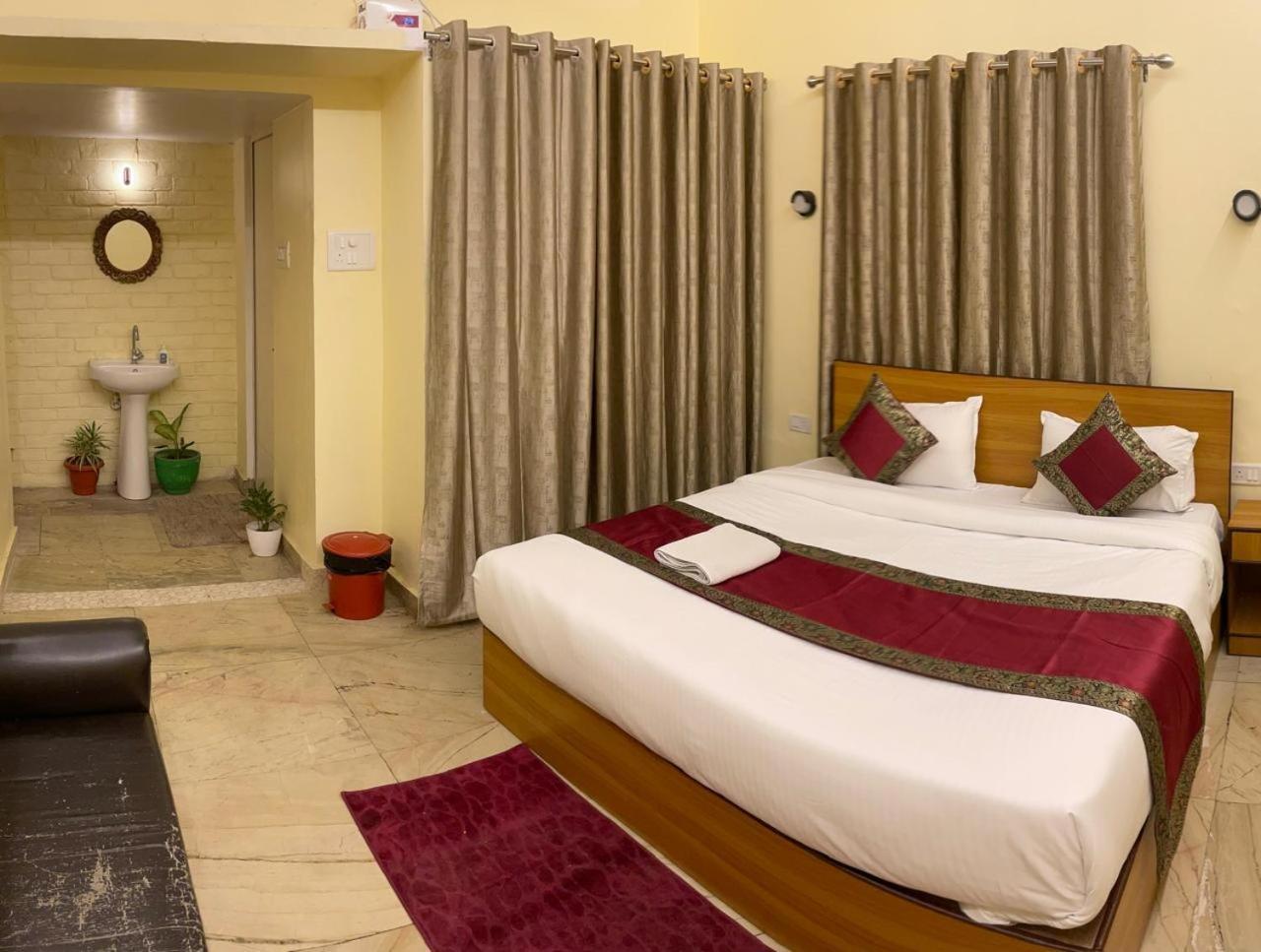 Shankar Vilaas -a Boutique Forigners Choice Near Ghats And Temples
